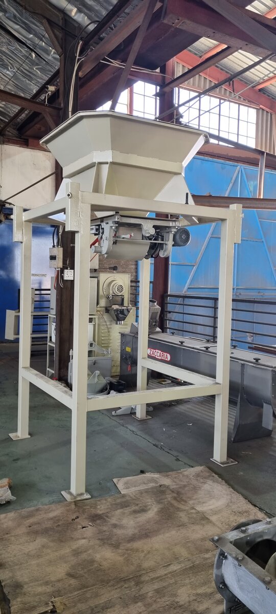 Bulk bag discharger in operation by Facet Engineering
