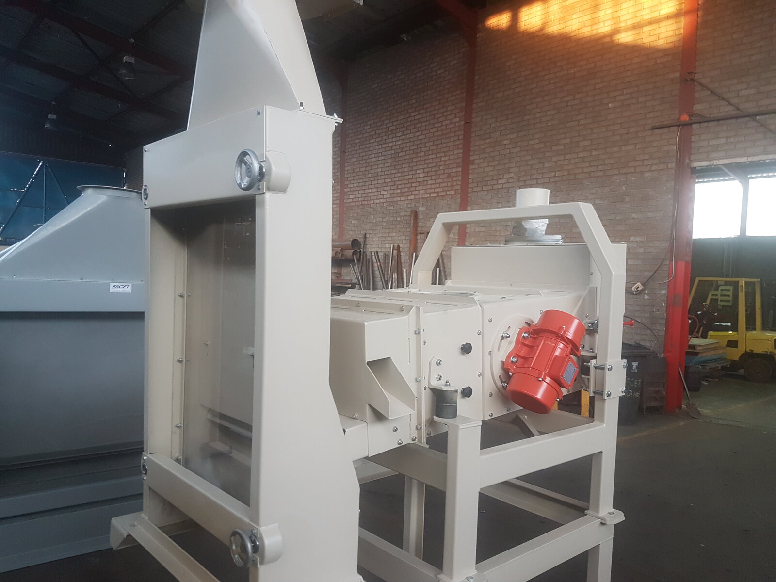 Grain cleaner and gravity table in sequence by Facet Engineering