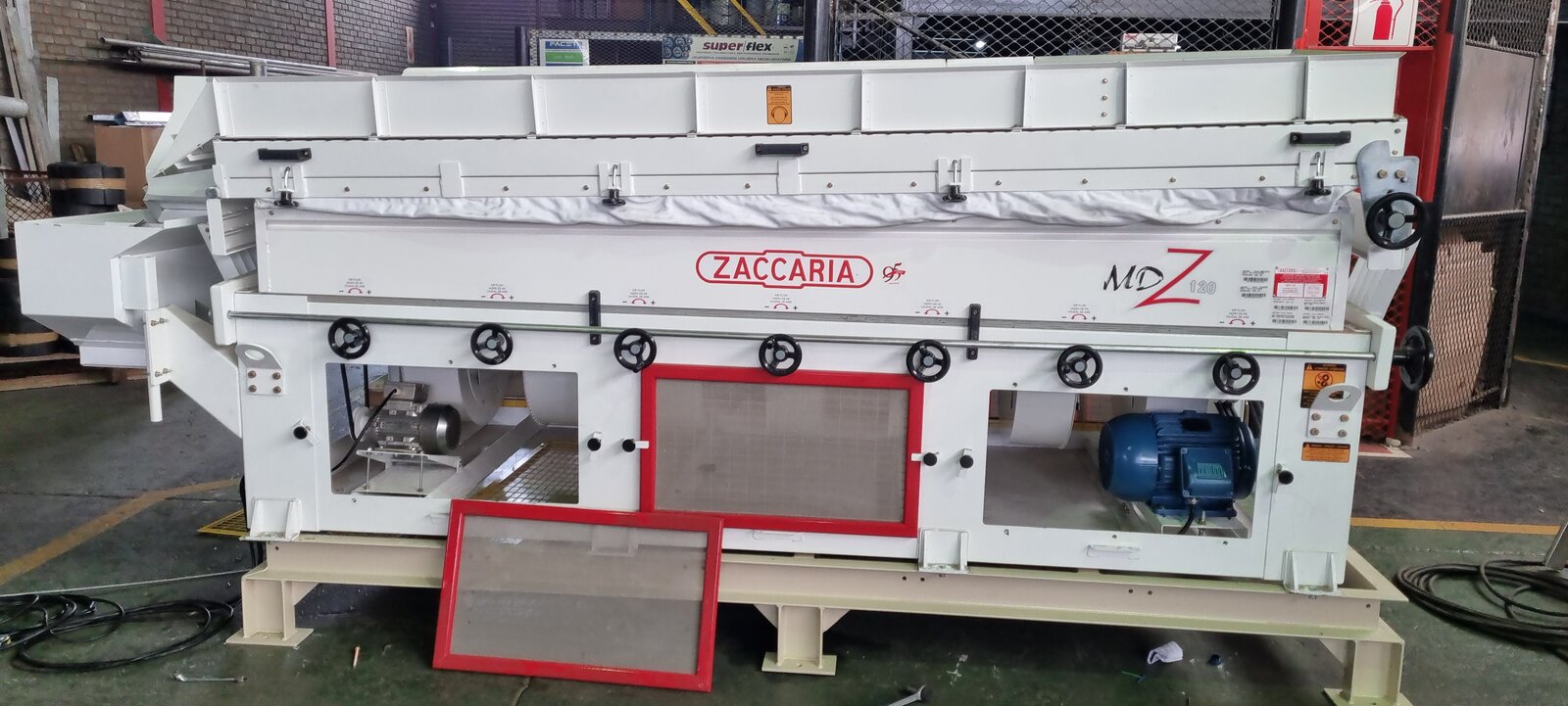 Gravity table in operation, side view