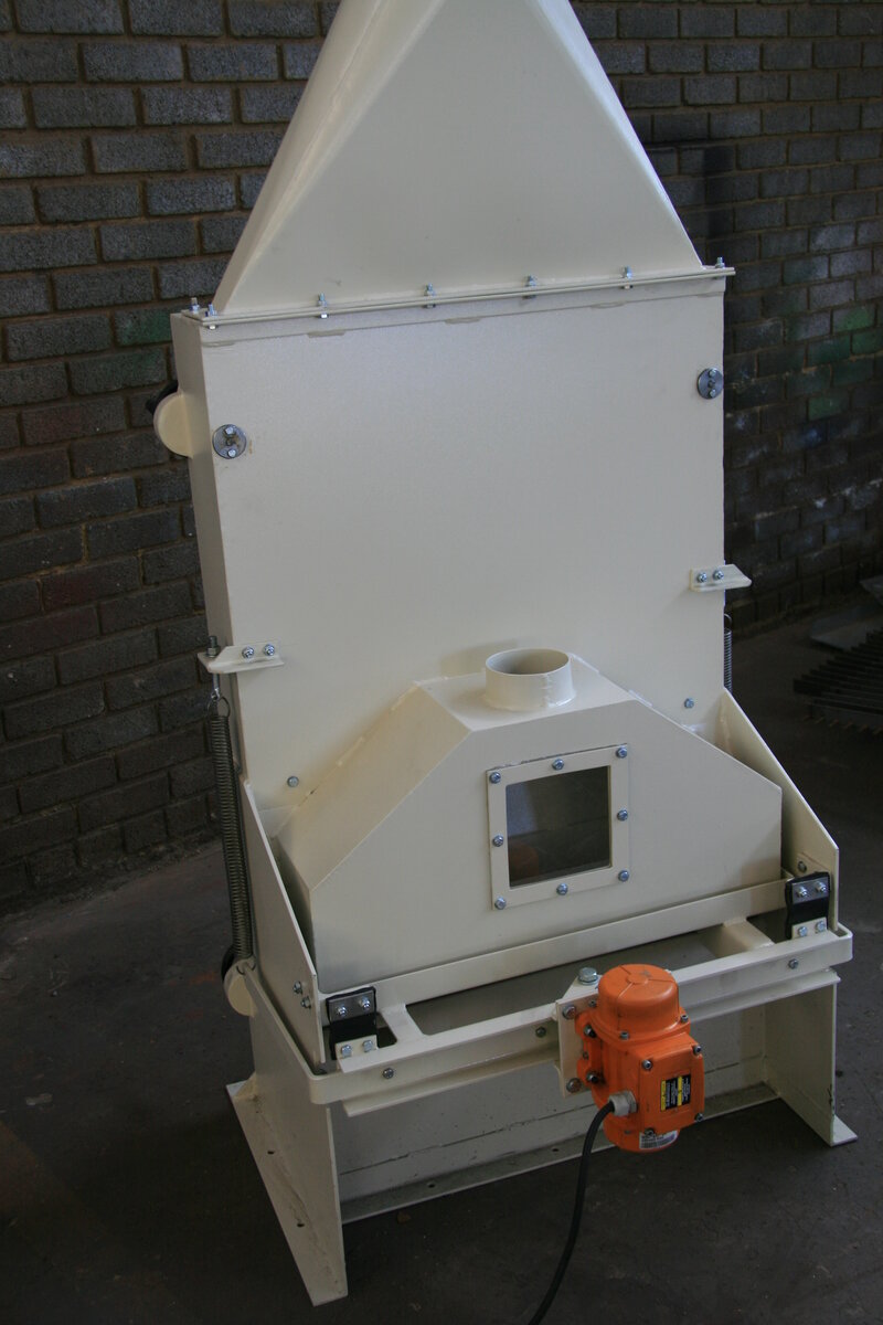 Aspiration leg with vibratory feed tray