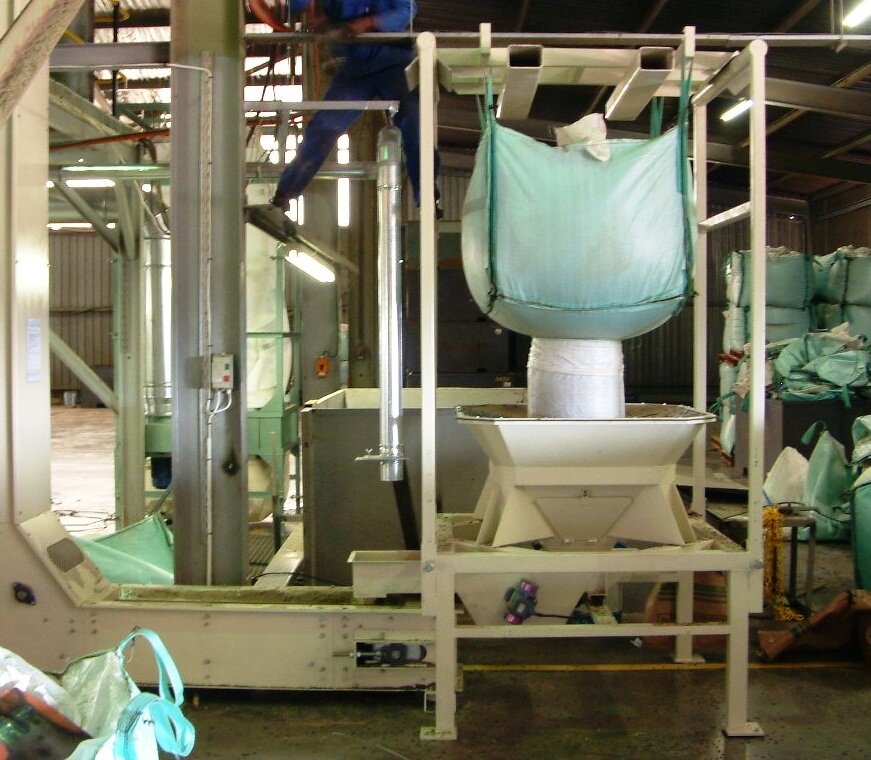 Bulk bag handling integrated with grain intake by Facet Engineering