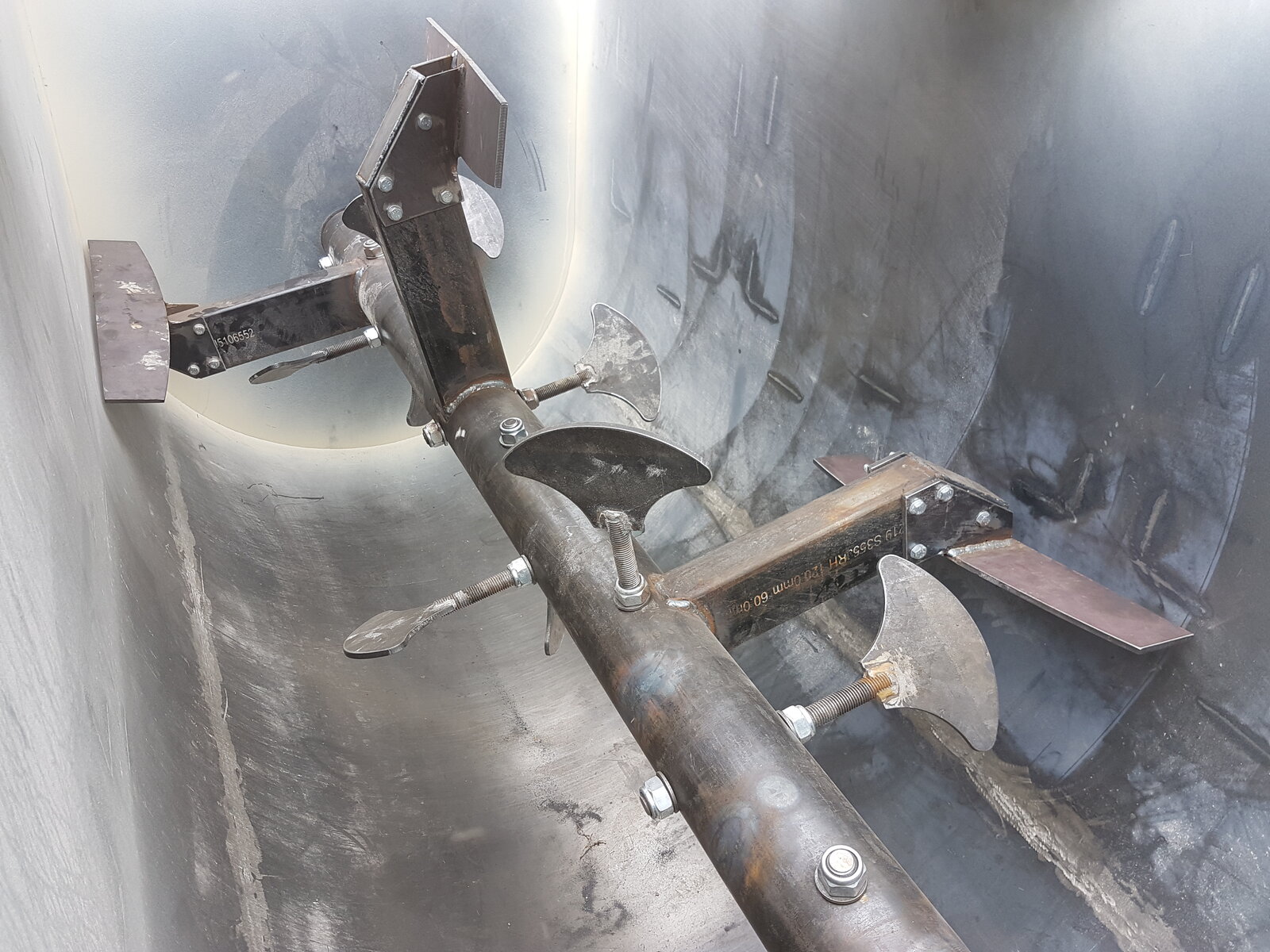 Ribbon blender installation in a process plant