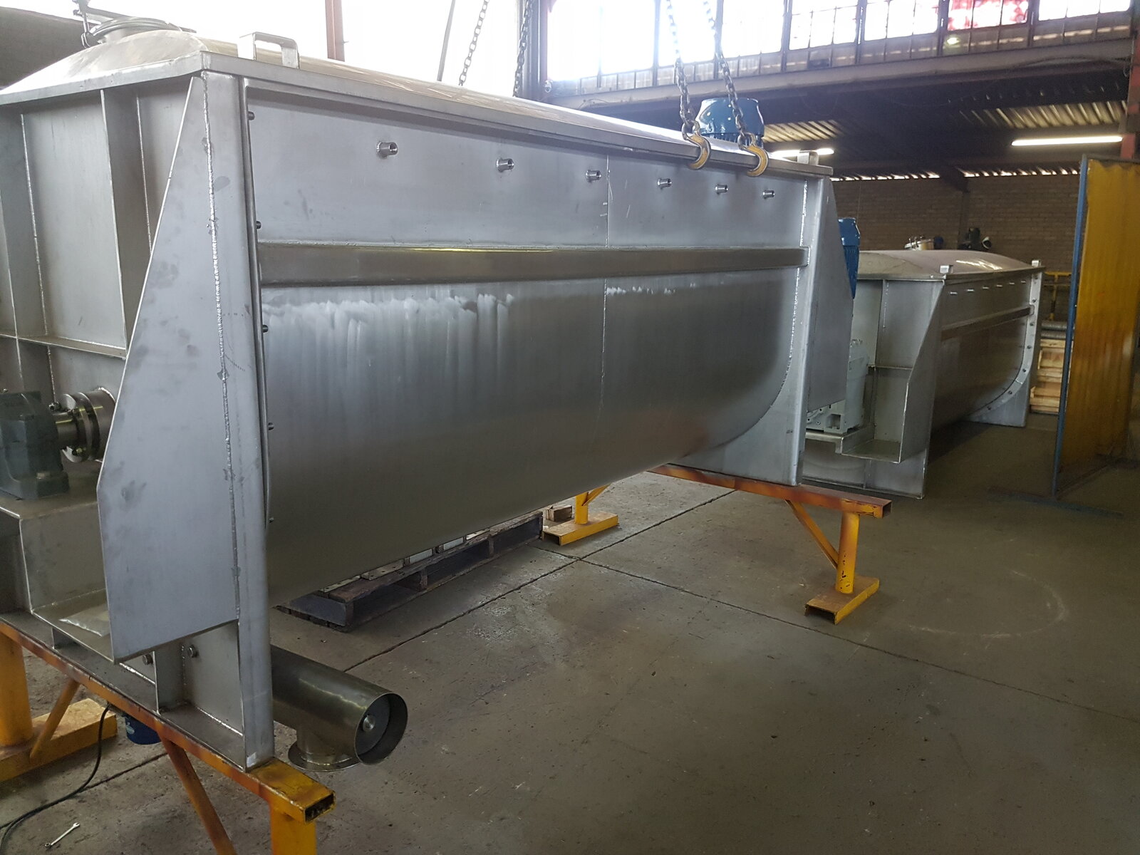 Ribbon blender and conveying system