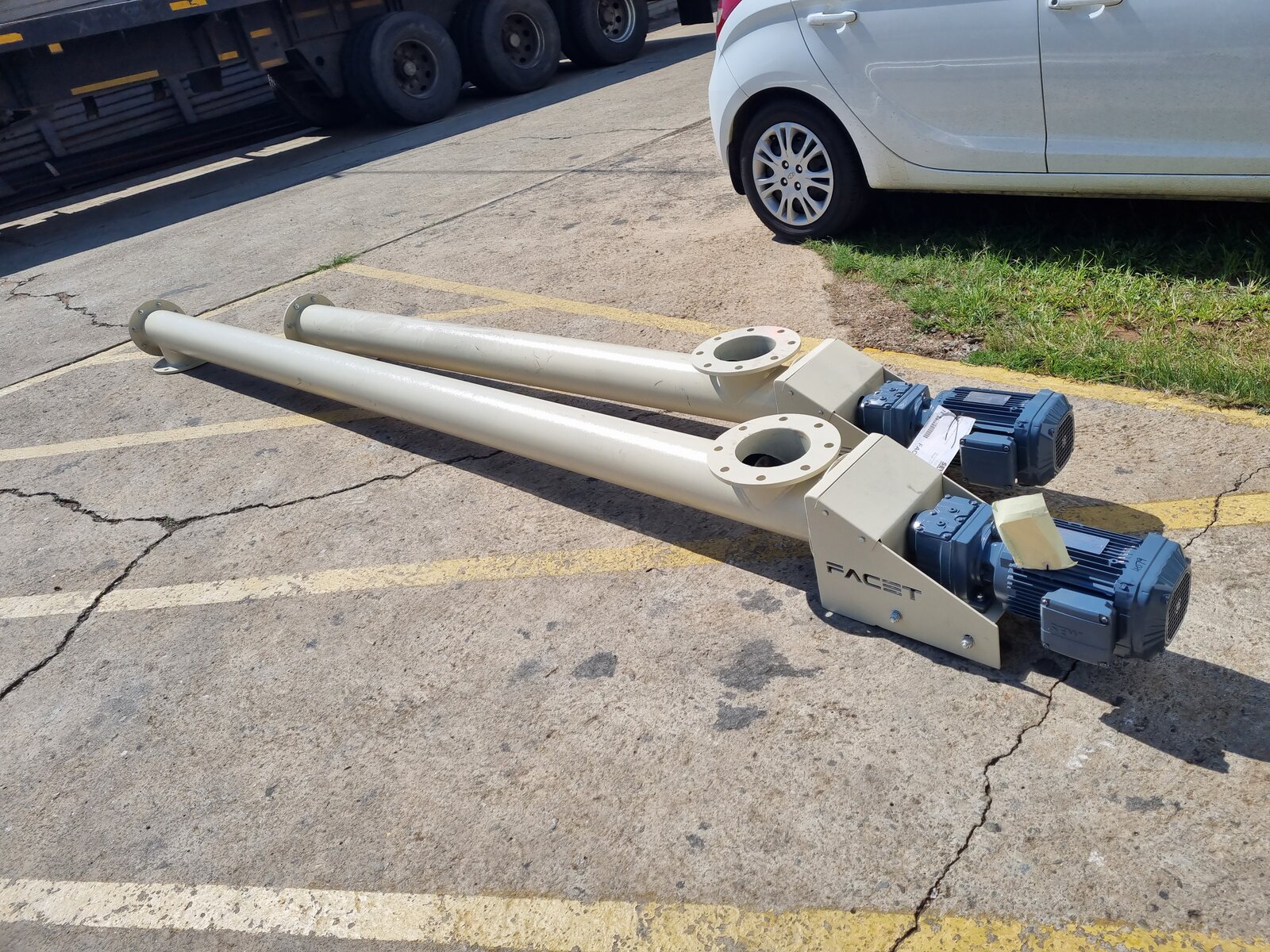 Screw conveyor discharge end by Facet Engineering