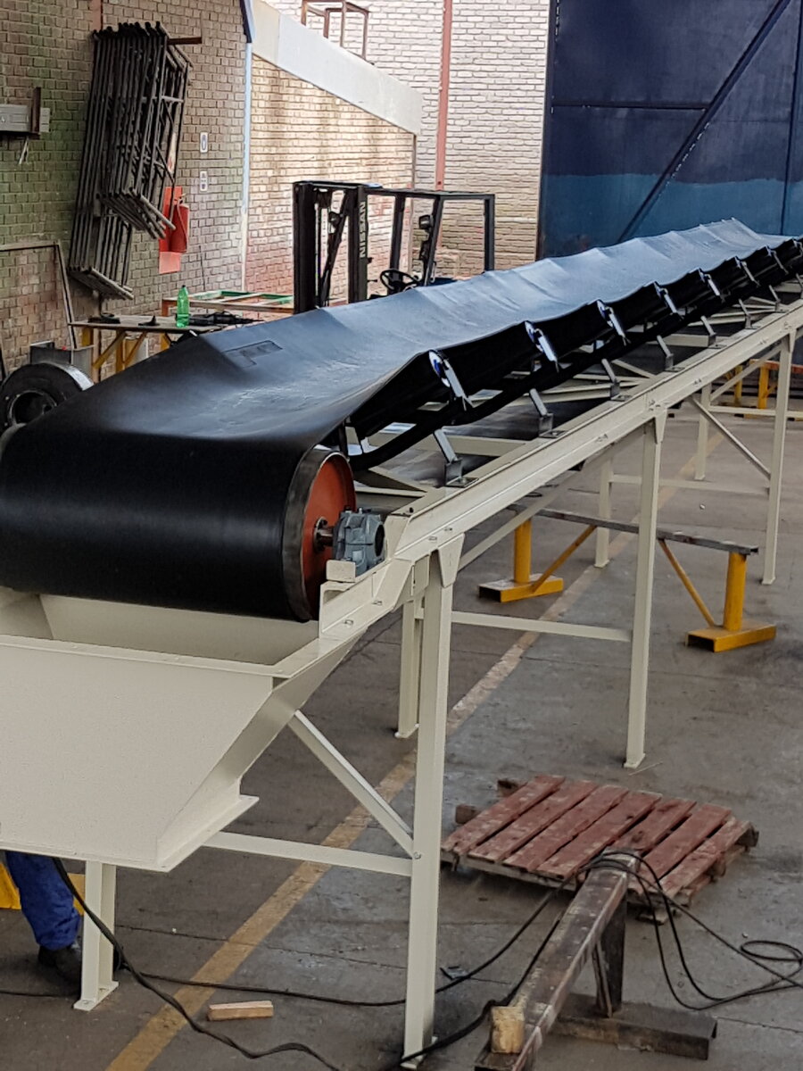 Troughed idler belt conveyor head end by Facet Engineering