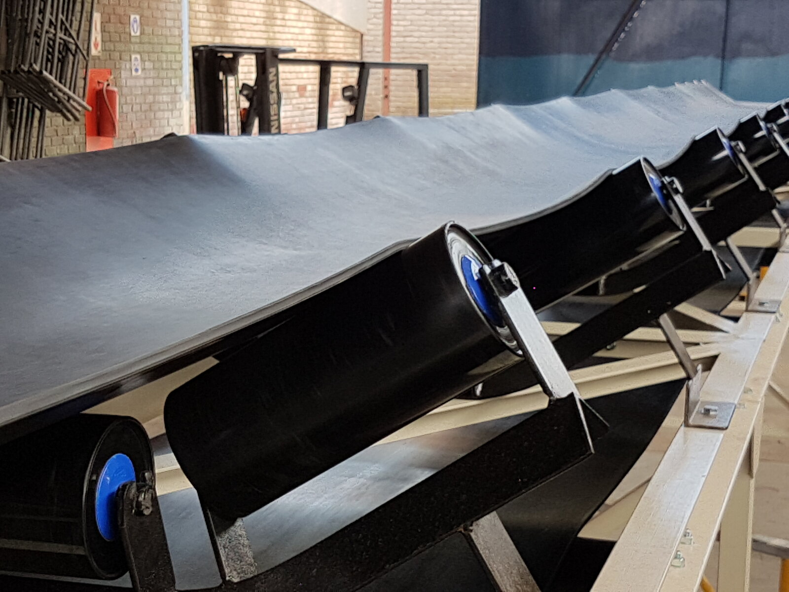 Troughed idler belt conveyor installation by Facet Engineering