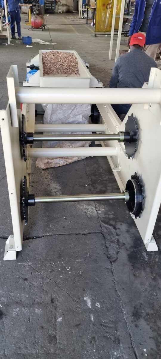 Vibratory conveyor detail view